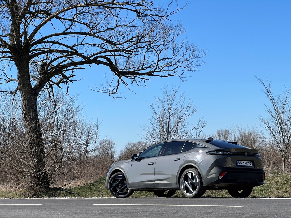 Peugeot 408
