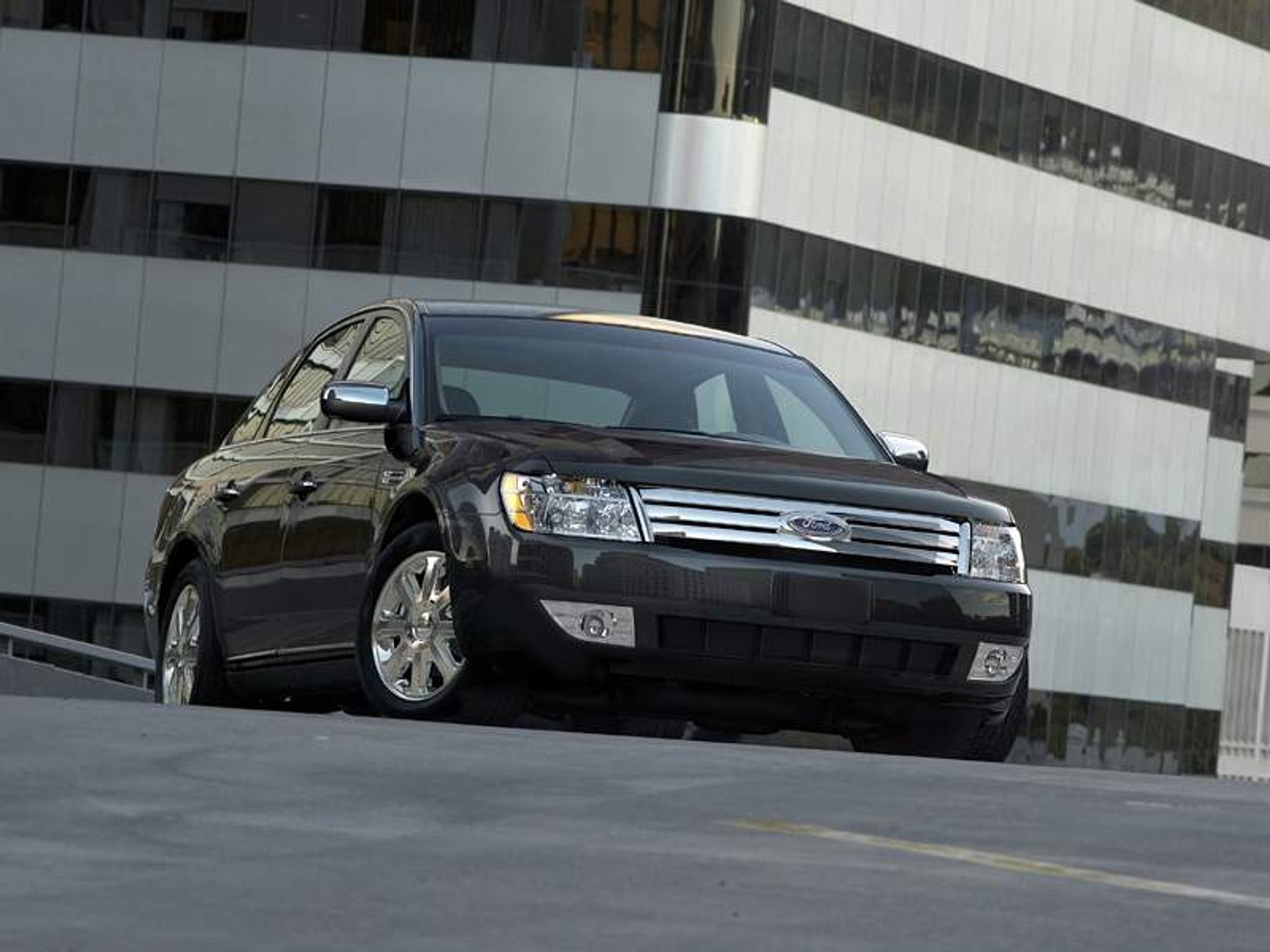 Detroit 2007: facelifting dla Forda Five Hundred