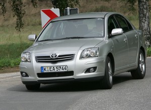 Toyota Avensis. Poduszka powietrzna może zadziałać jak pocisk. Akcja serwisowa