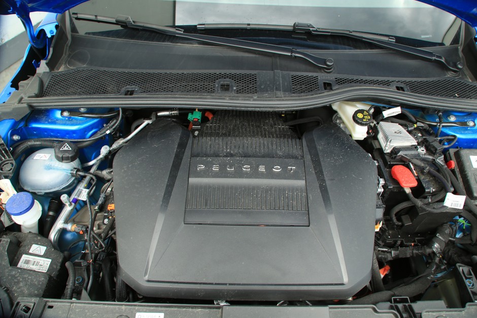 Peugeot e-208 GT
