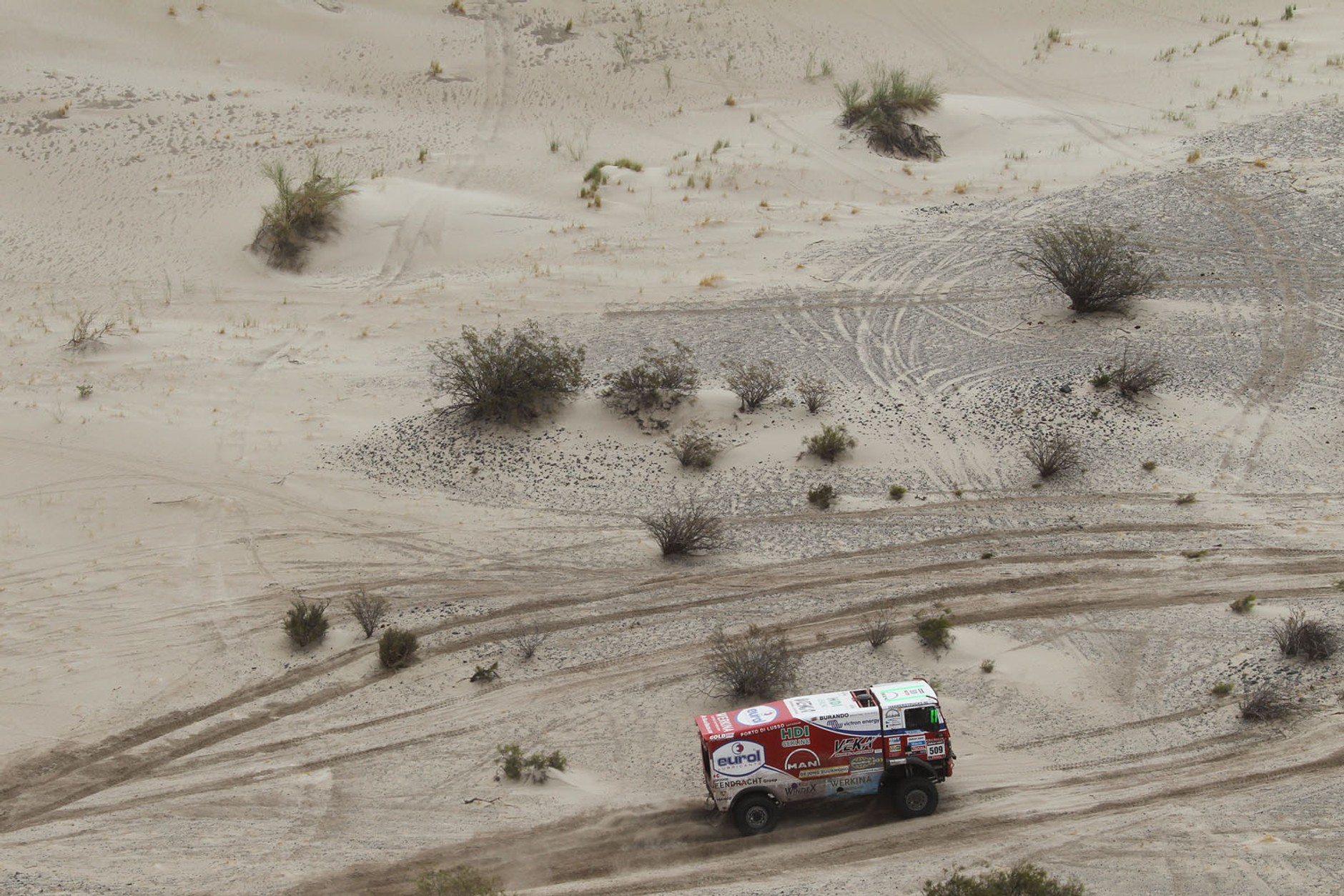 Dakar 2013: ciężarówka bez skrzyni, Małysz traci oddech (13. etap, wyniki, galeria)