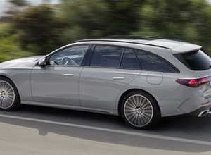 Czy nowy Mercedes klasy E Kombi ma jeszcze większy bagażnik? I tak, i nie