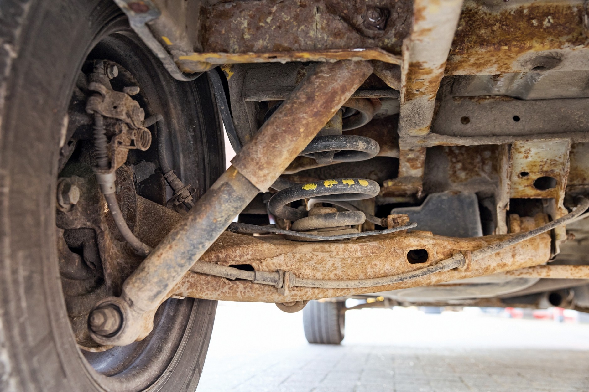 Stan auta często zależy nie tyle od przebiegu, co od miejsca, gdzie dany egzemplarz był użytkowany. Pojazd pocztowy, który służył w nadmorskiej miejscowości, albo terenie górzystym, może być niezłą „miną”.