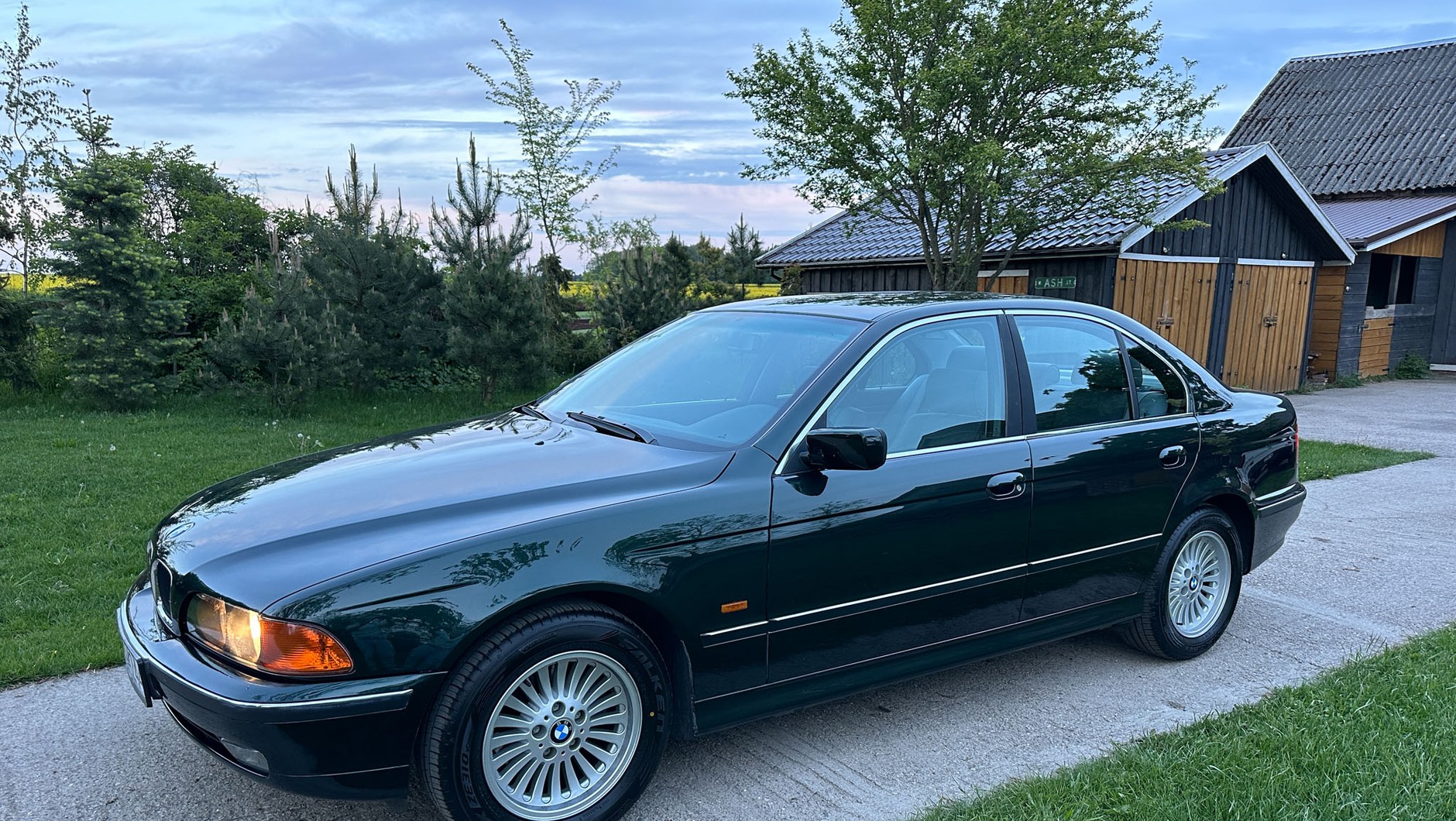 BMW E39 523i