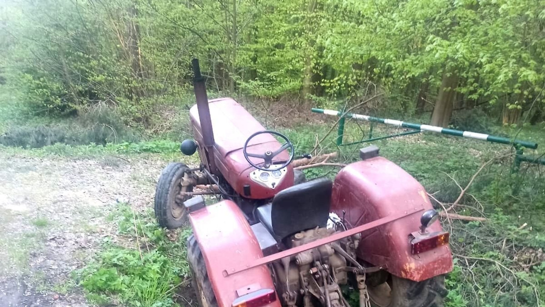 Ciągnik, pod którego koła wpadł pijany 29-latek
