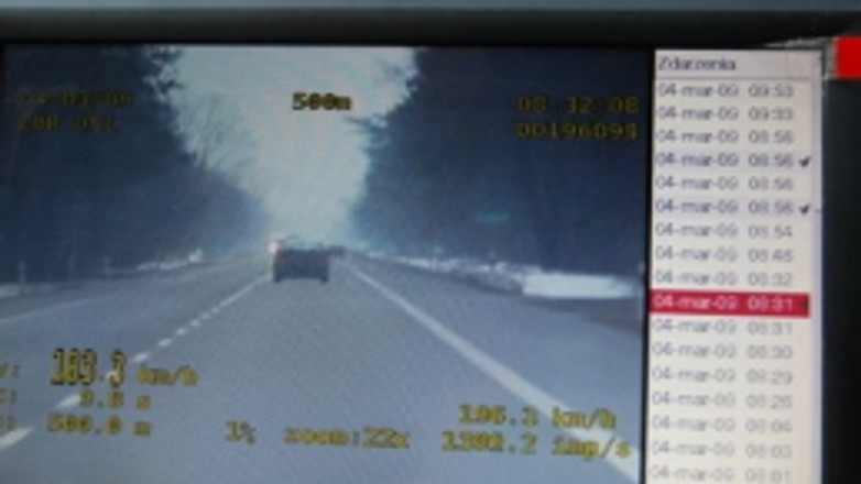 Jechał 221 km/h - odpowie przed sądem i zda ponownie egzamin