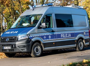 Policja chwali się nowymi radiowozami. To mobilne biura drogówki