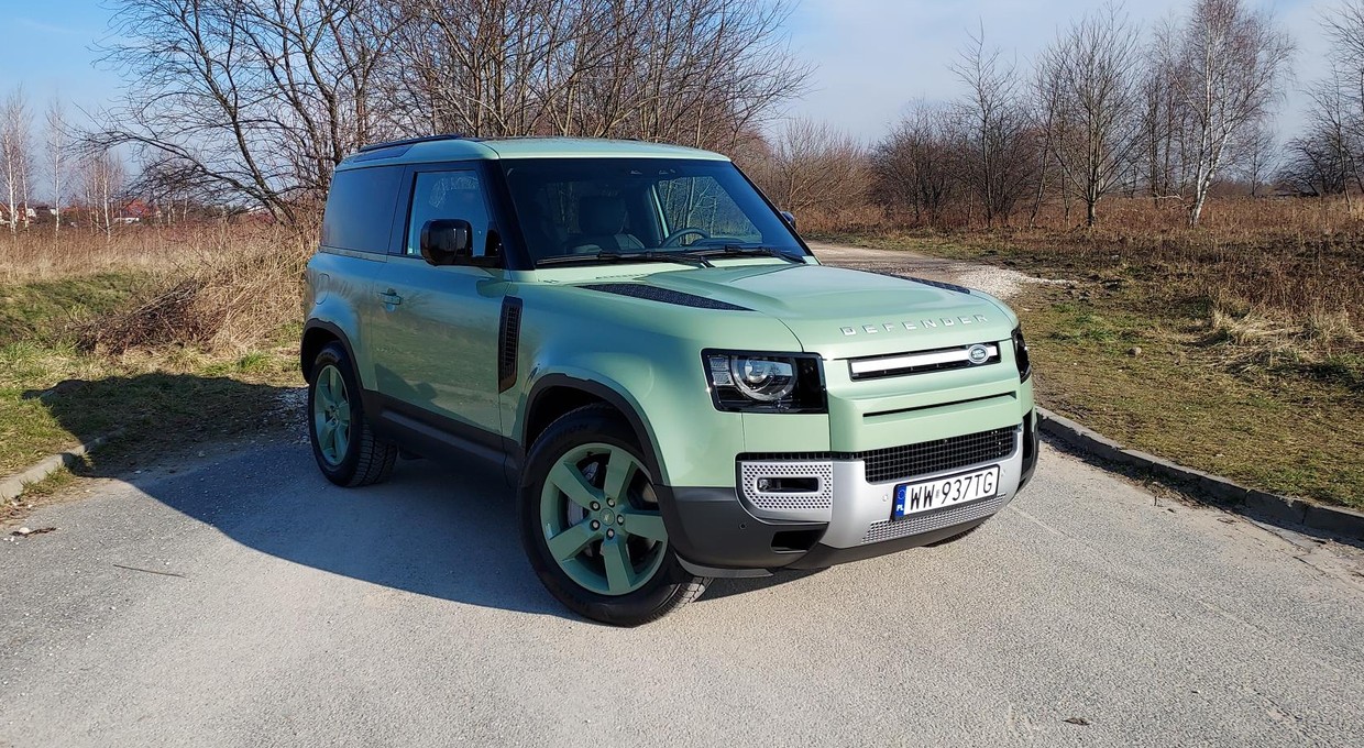 Testujemy jedną z 1948 limitowanych sztuk nowego Defendera. Kiedyś na taki kolor malowano sprzęt bojowy