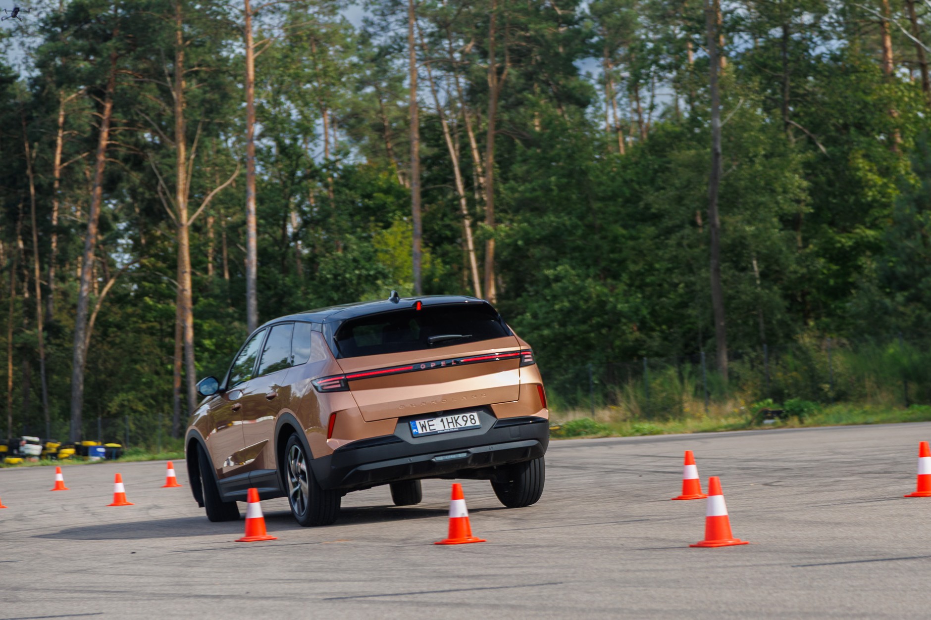 Rozbujany, bo komfortowy Opel Grandland podczas testu łosia zaliczył dwie z trzech prób