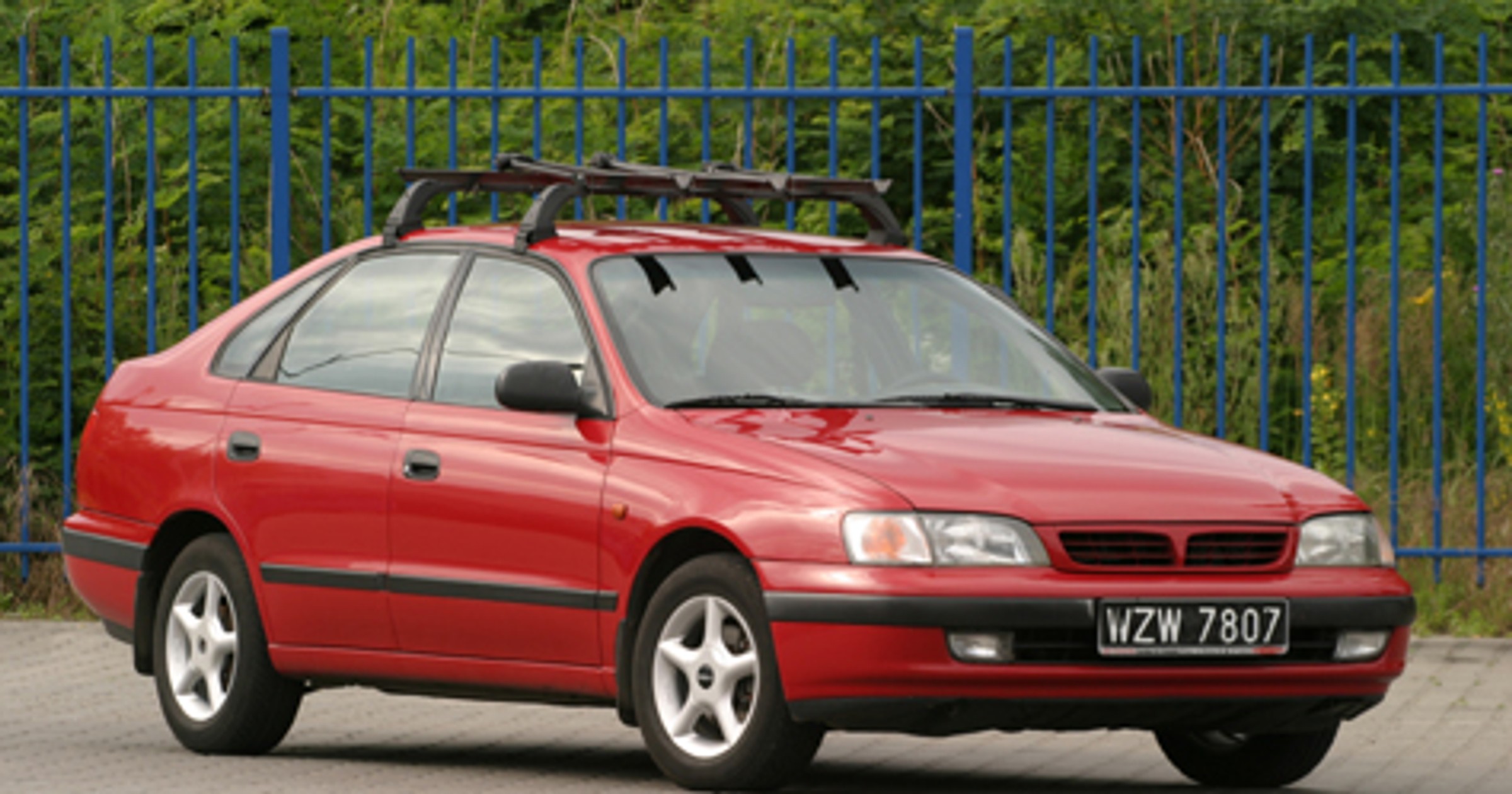 Toyota Carina E - Duża, tania i atrakcyjna