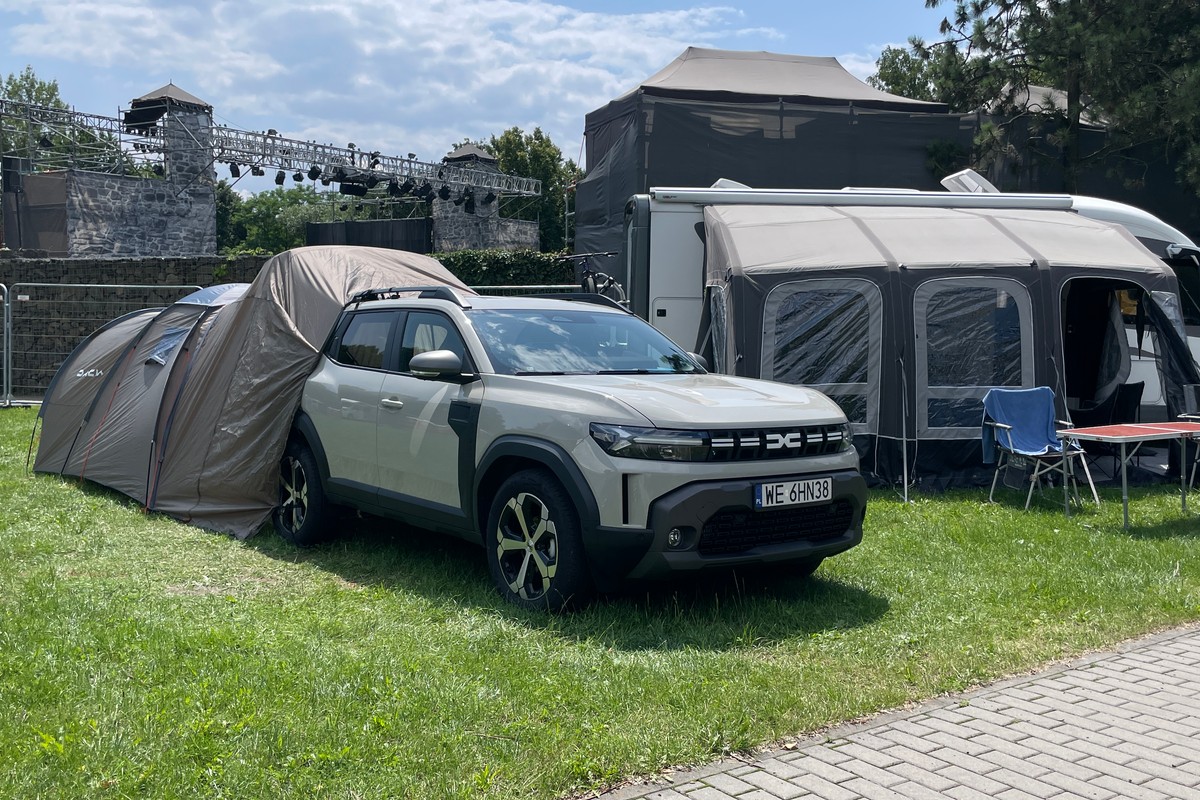 Pojechałem Dacią Duster z "odwłokiem" na festiwal. Czy sprawdza się w roli kampera?