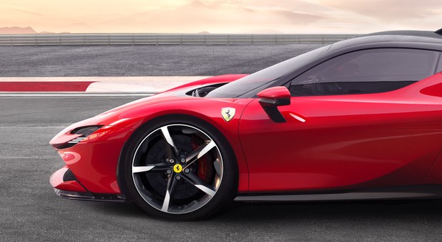Ferrari zarabia i płaci. Po 12 tys. euro premii dla każdego pracownika