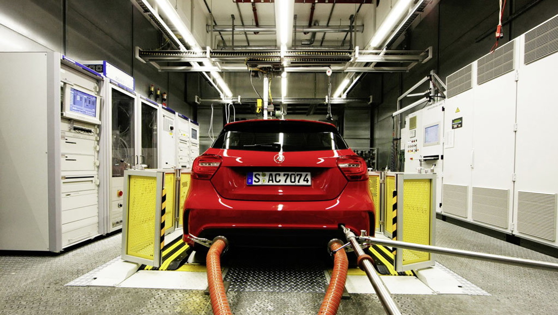 W warunkach laboratoryjnych nowe auta emitują  niewiele toksycznych spalin.