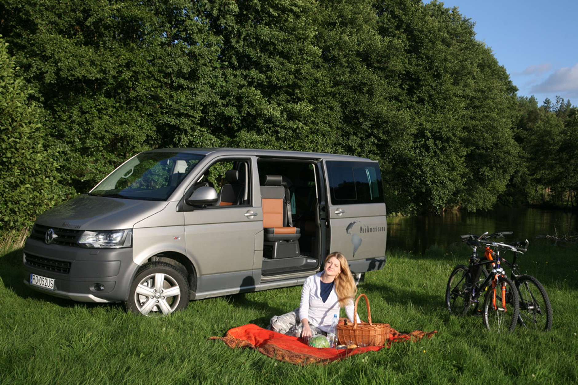 Volkswagen Multivan 2.0 BiTDI PanAmericana: salonka na eskapady