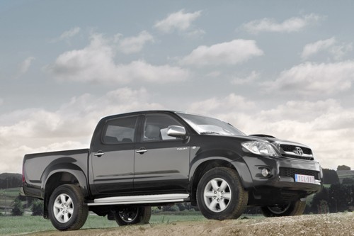 Toyota Hilux z nową twarzą
