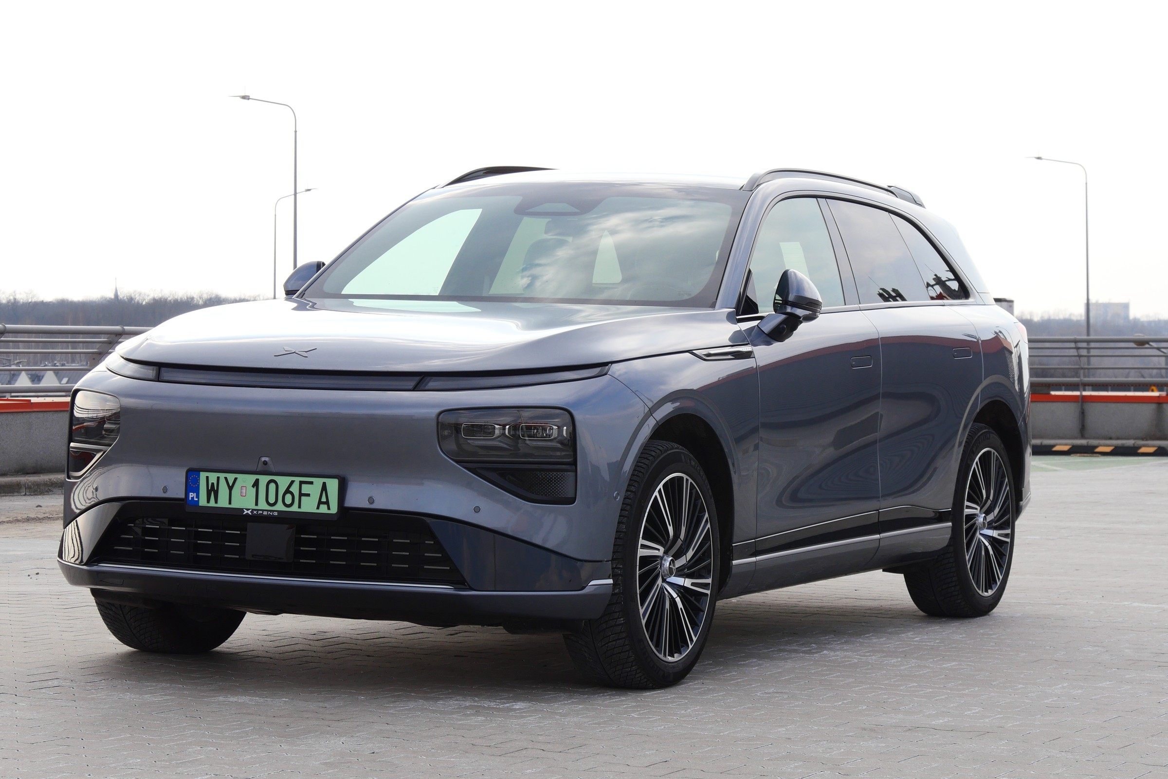 Xpeng G9 elektryzuje. To auto tylko wygląda niepozornie