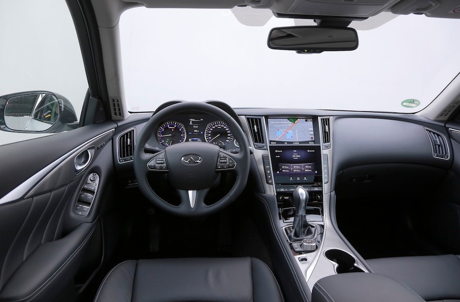 Test Infiniti Q50 2.2d