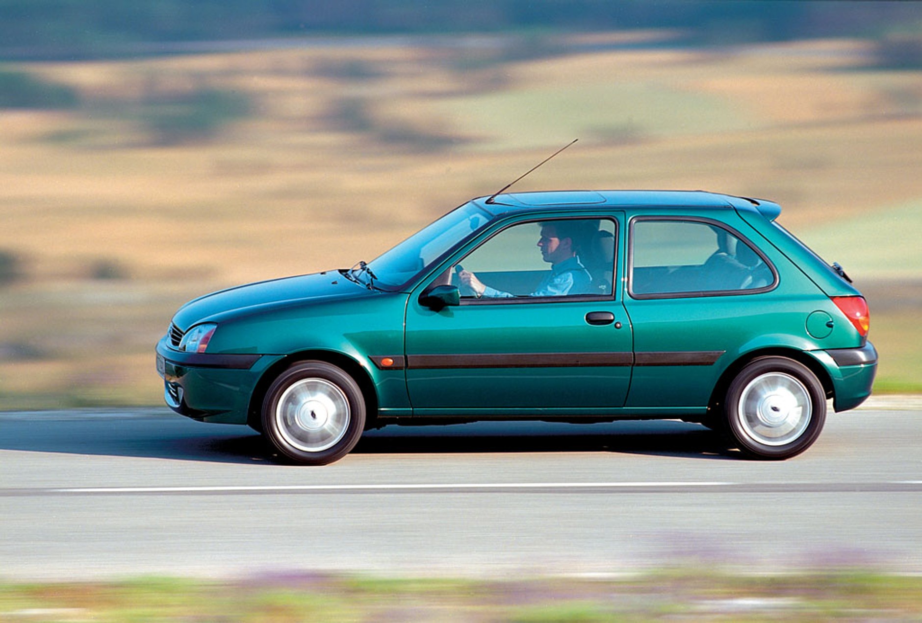 Ford Fiesta 1.25/2000 r. - Cena 2600 zł