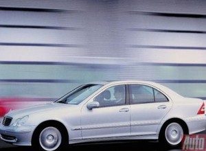 Audi A4 2.0, BMW 320i, Mercedes C 180 Avantgarde, Volvo S60 2.4 - Czterokołowy król