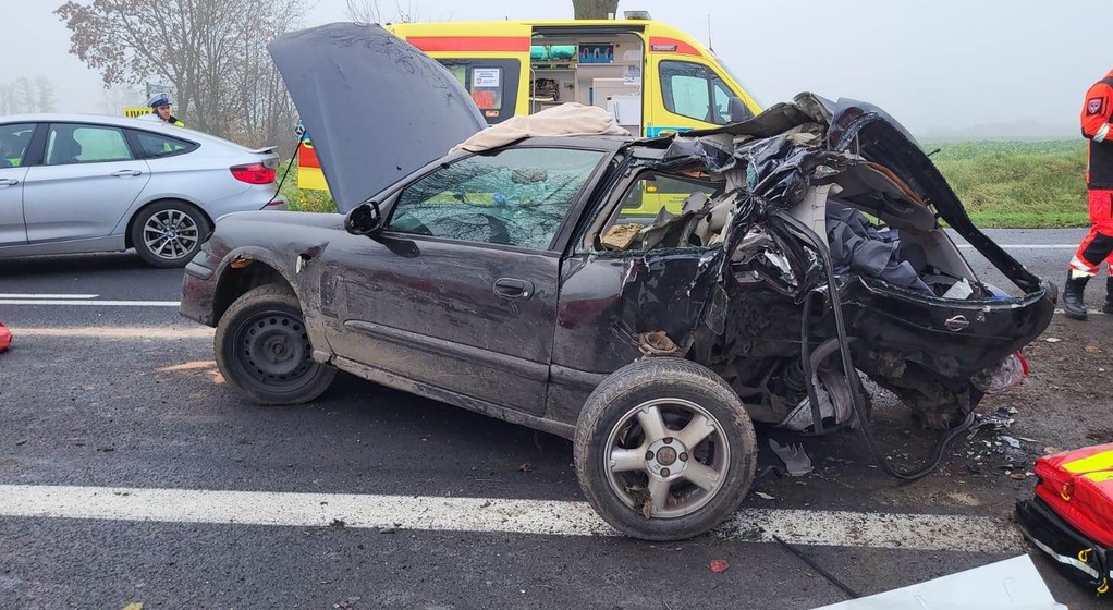Tragiczny wypadek. Dwie osoby zginęły w Nissanie Almera