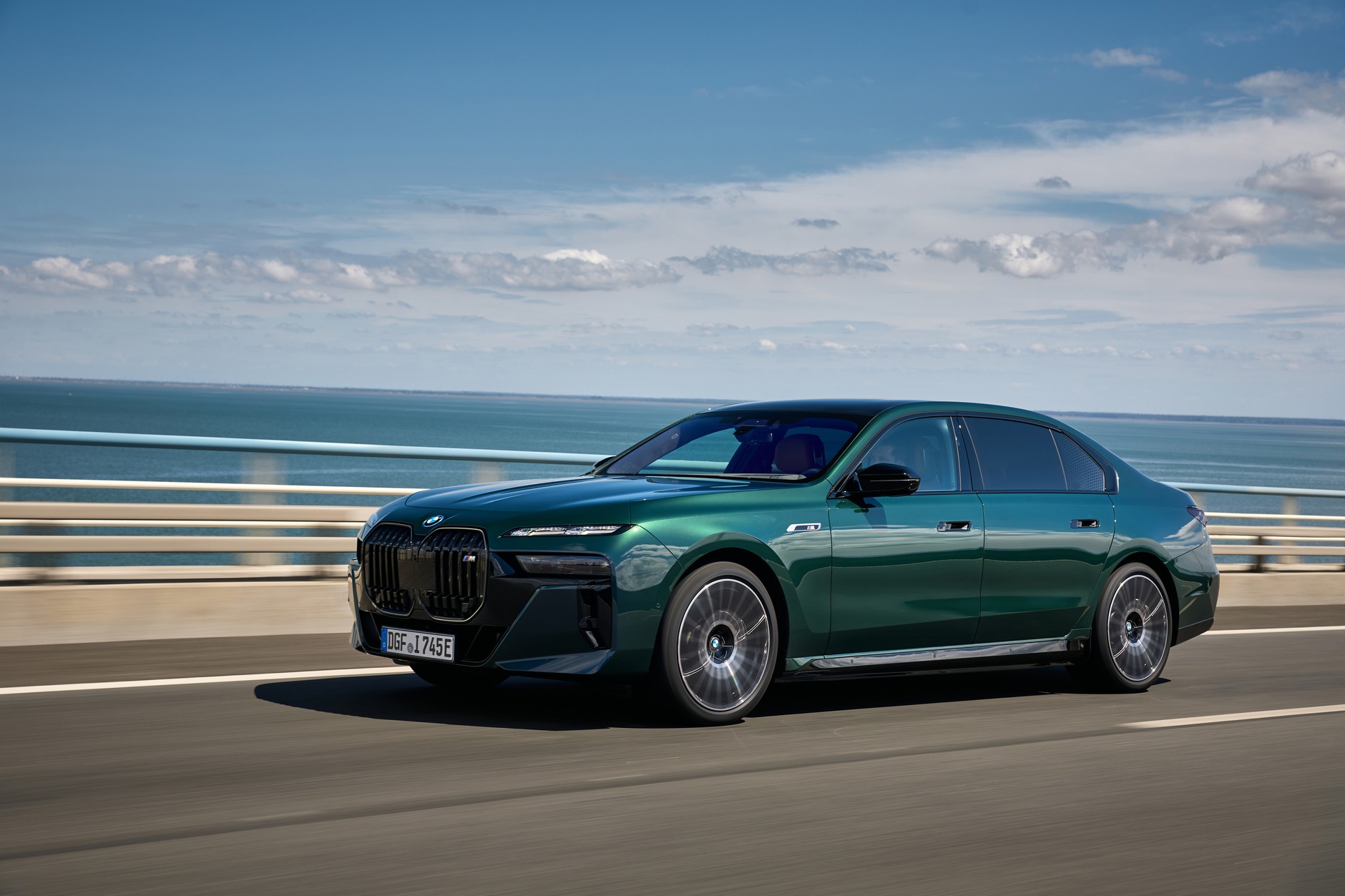 BMW i7 M70