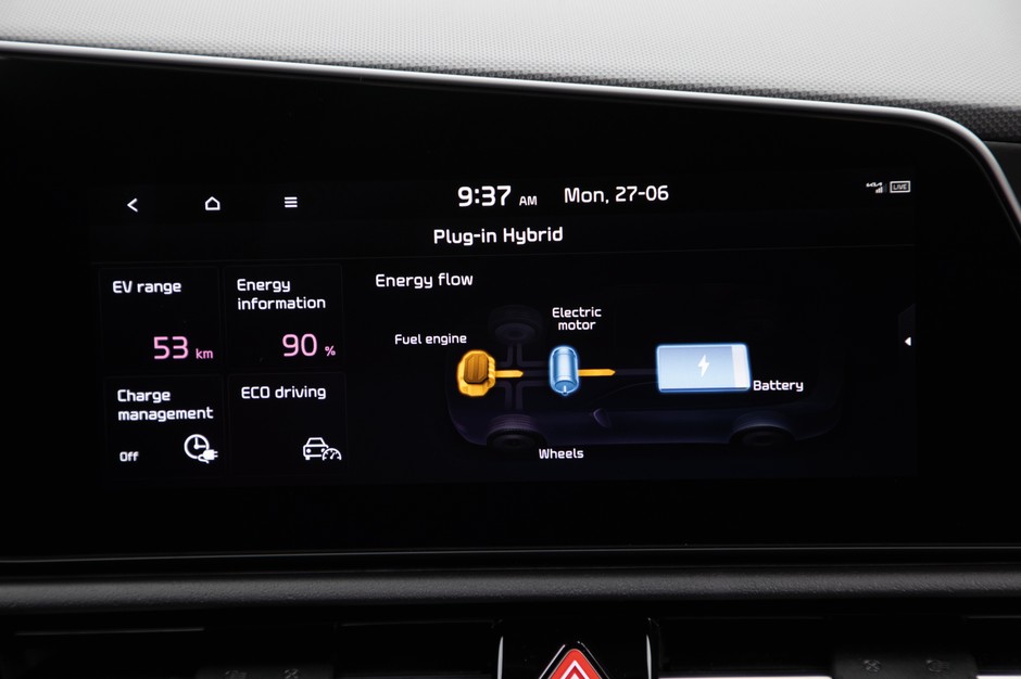 W wersji PHEV na ekranie w środkowej konsoli może się wyświetlić zasięg jazdy w trybie elektrycznym.