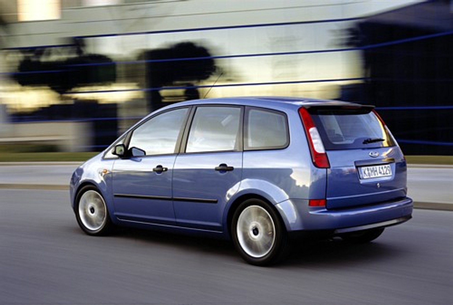 Focus C-Max w salonach