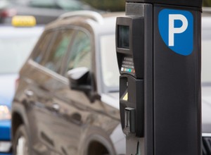 Przedsiębiorca skarży się na roczne opłaty za parking. Są pięć razy wyższe