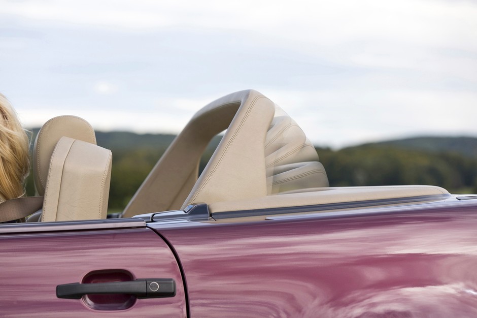 Mercedes R 129 – pałąk chroniący głowy w razie dachowania