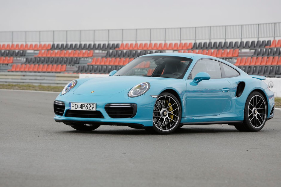 Porsche 911 Turbo S - bajeczne turbo w bajkowym kolorze