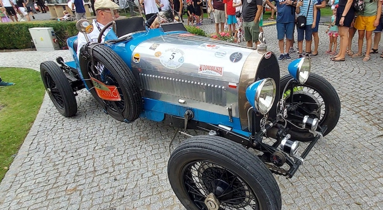 Oto jedyne w Polsce Bugatti. Jest ozdobą każdego zlotu i konkursu elegancji