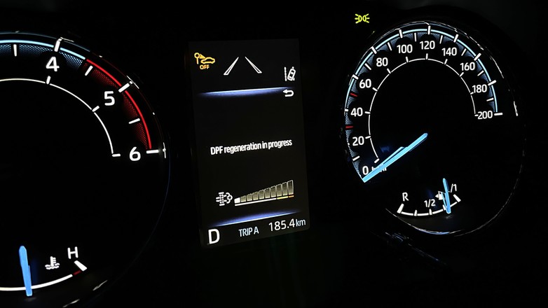 Wyświetlony przez samochód komunikat o wypalaniu filtra DPF