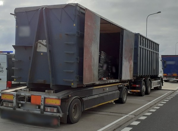 Eternit wysypywał się z opakowań. Kontrola ITD