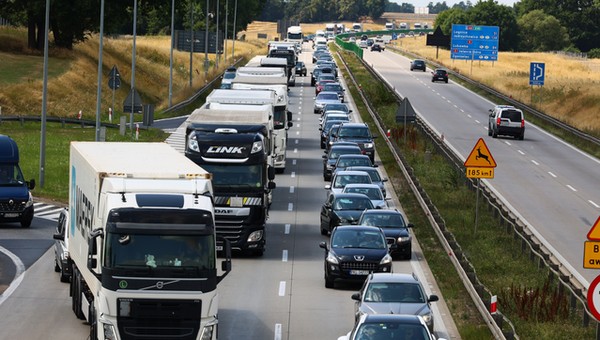 W Polsce mamy ponad 300 znaków drogowych, pionowych i poziomych
