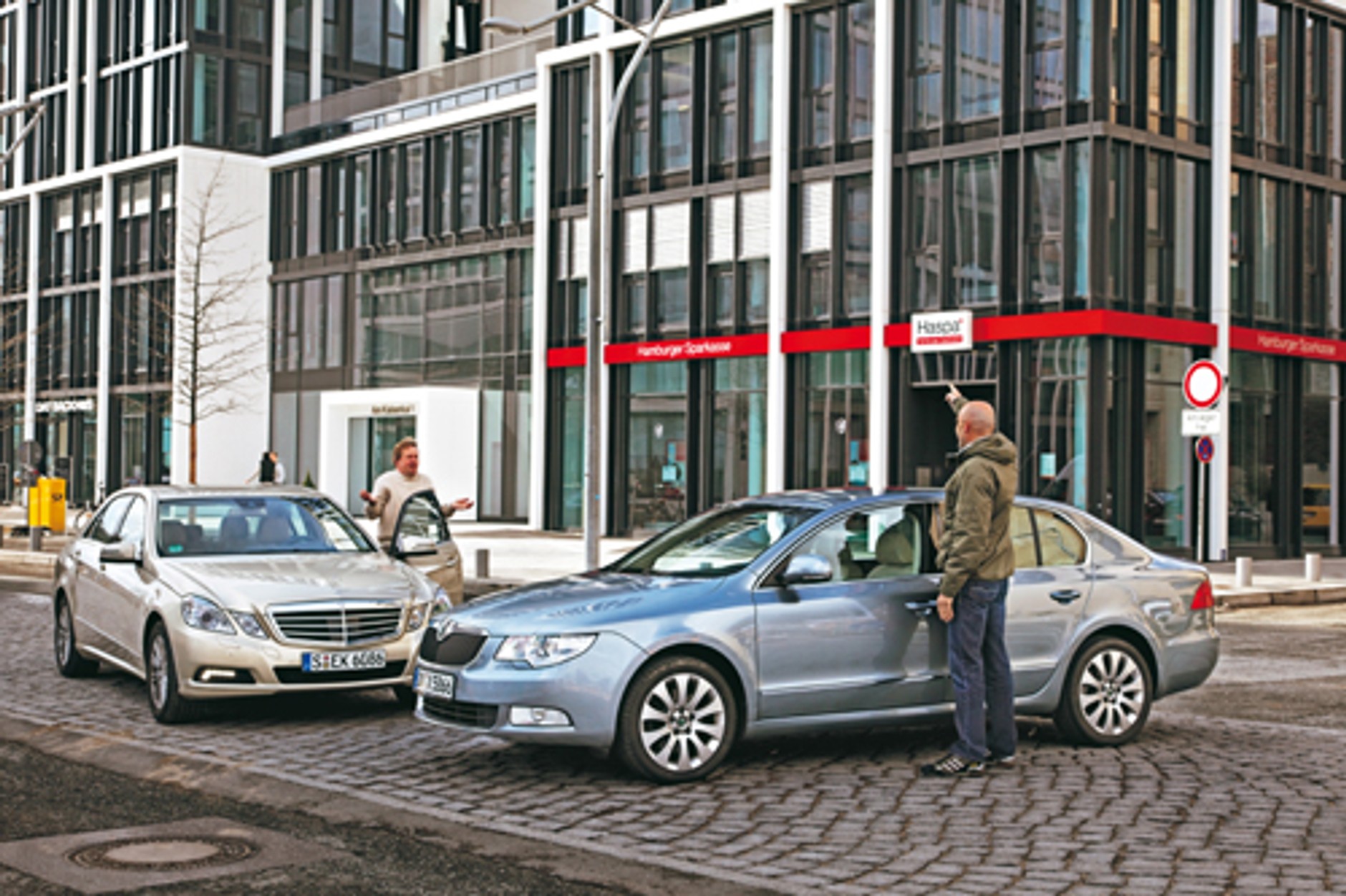 Mercedes E 220 CDI kontra Skoda Superb 2.0 TDI - Skoda najlepszą inwestycją na przyszłość?