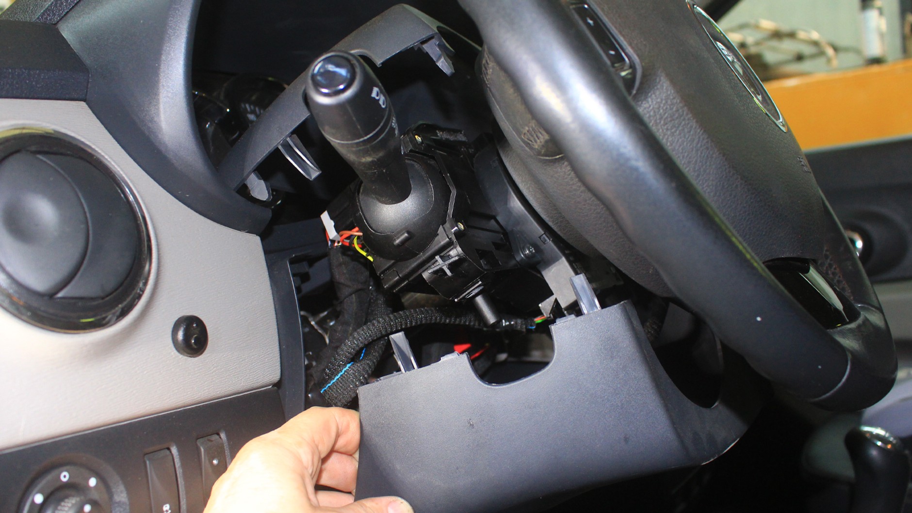 Wymiana taśmy pod kierownicą