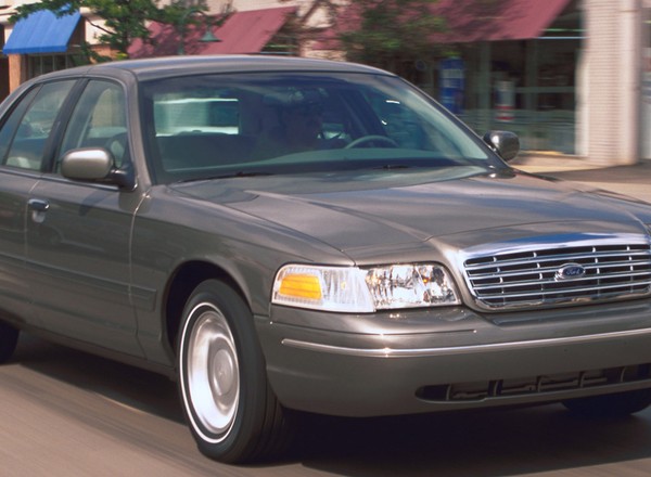 Ford Crown Victoria z silnikiem V12 od czołgu