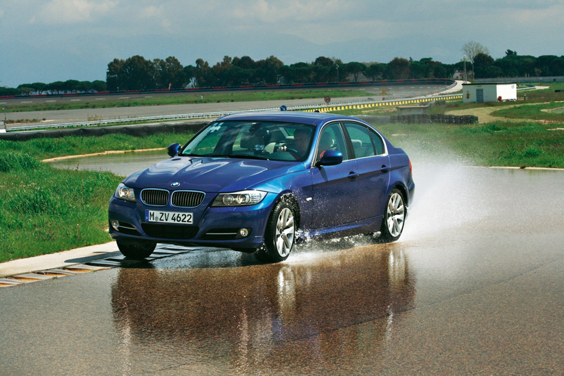 Test opon zimowych 225/45 R17: na czym bezpiecznie przejechać przez zimę?