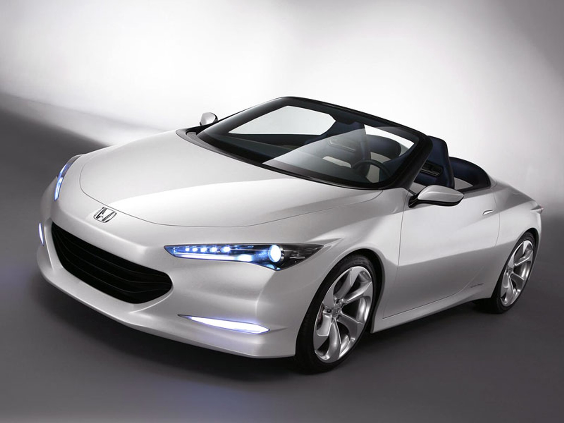 Honda OSM: dwa miejsca, wiatr we włosach i małe spalanie