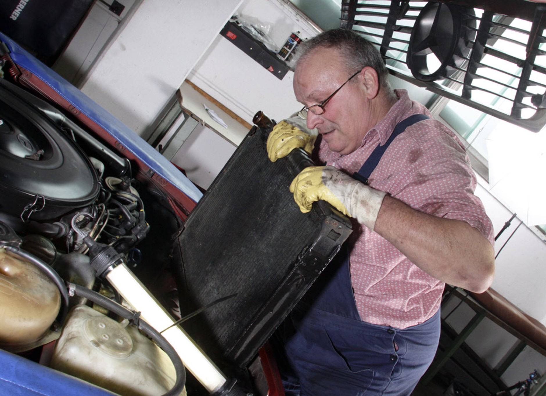 Wymiana lub naprawa chłodnicy krok po kroku