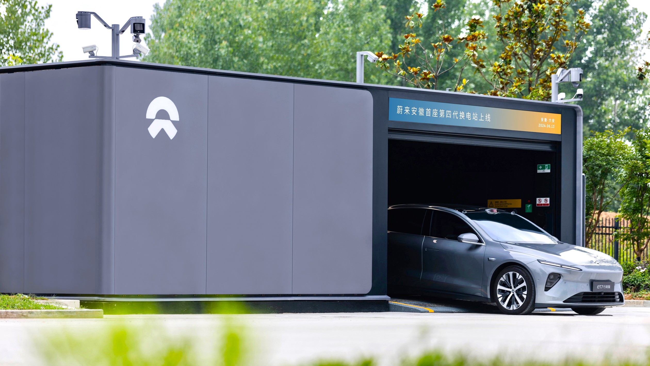 Od kilku lat NIO otwiera w Chinach jedną taką stację dziennie. Ma już ich 3900 i ponad 110 mln sesji „battery swap” na koncie