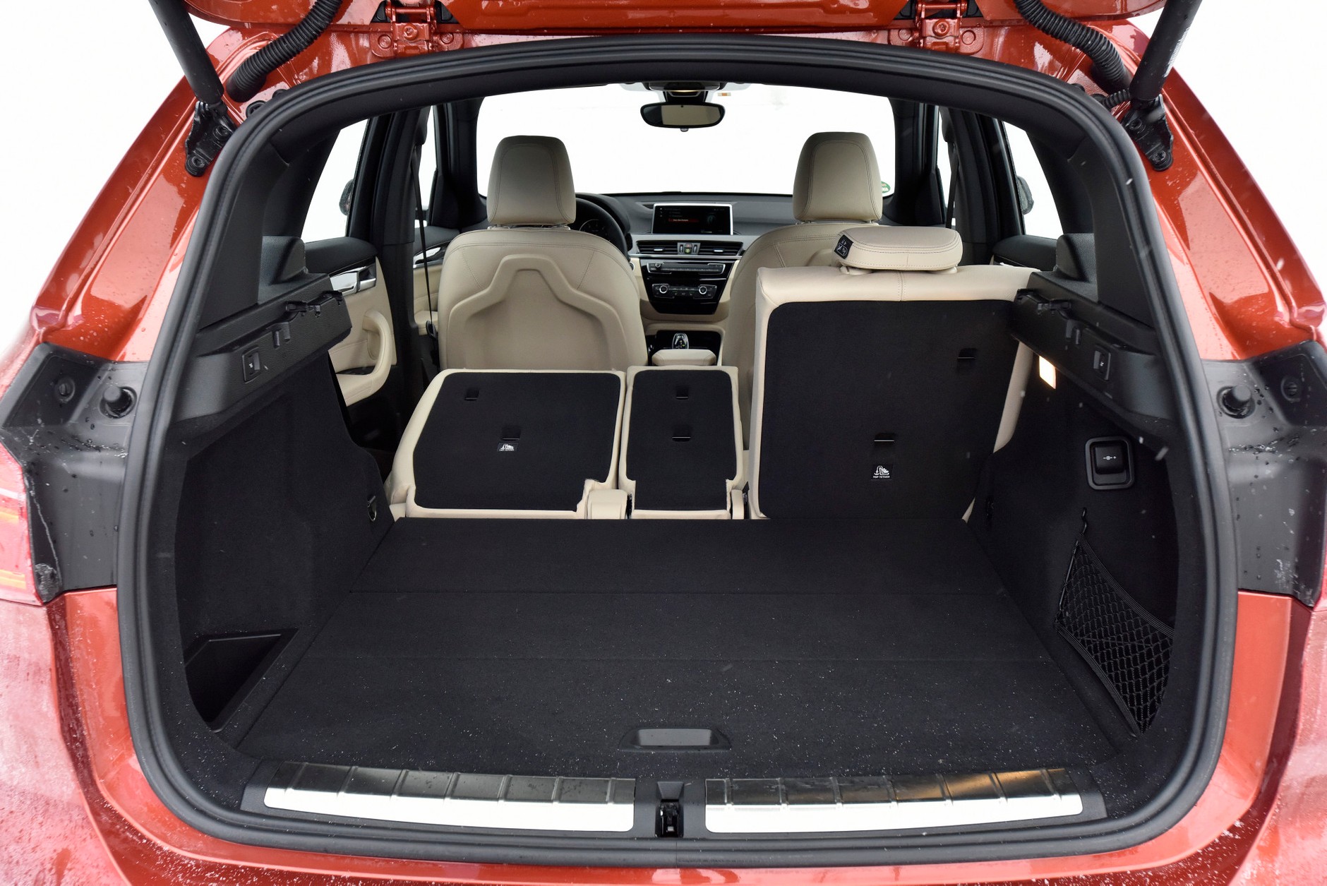 Drzwi do klasy premium otwarte? Porównanie: Volvo XC40 vs. Audi Q3, BMW X1