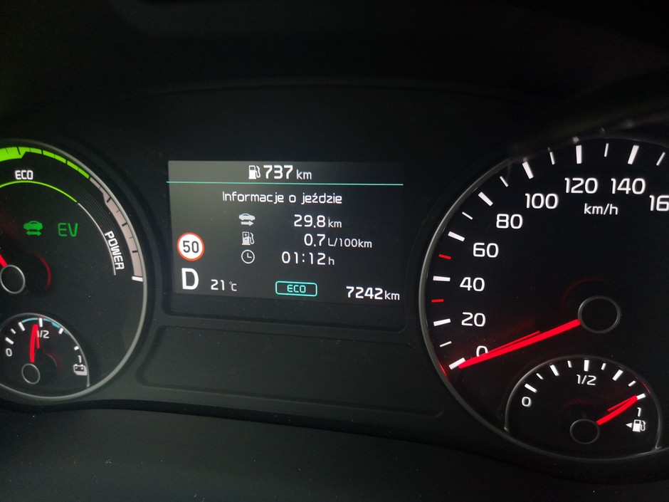Kia Optima Plug-in Hybrid: zupełnie typowe spalanie w ruchu miejskim, bez specjalnego oszczędzania; jeśli akumulatory są naładowane, auto jedzie głównie na prądzie