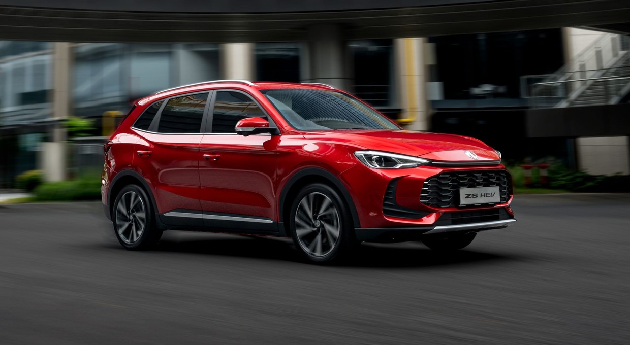 Wiemy, jak wygląda nowe MG ZS. Mocna hybryda ściągnie do salonów nowych klientów