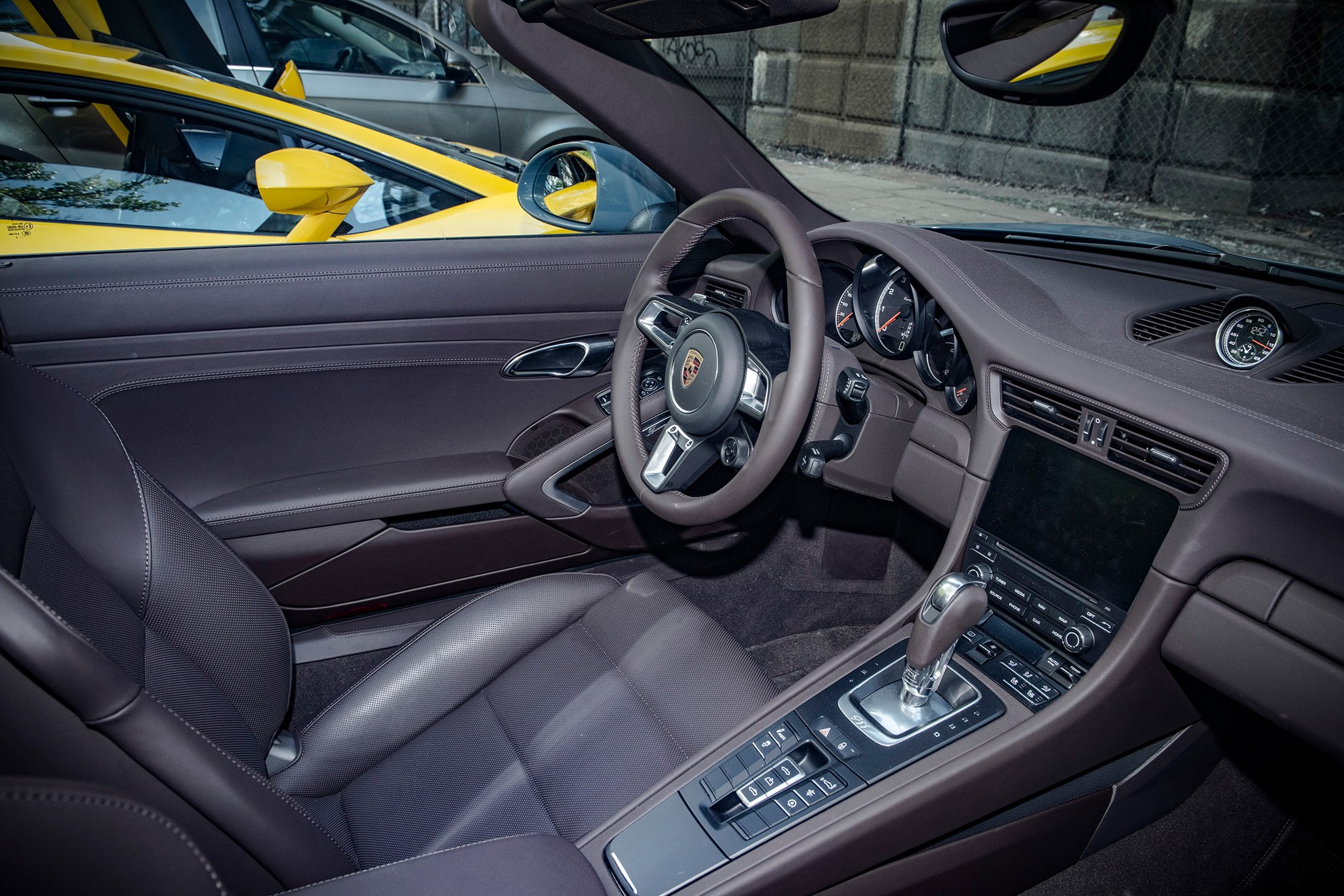 Lamborghini Aventador Coupe vs. Porsche 911 Tubo Cabrio