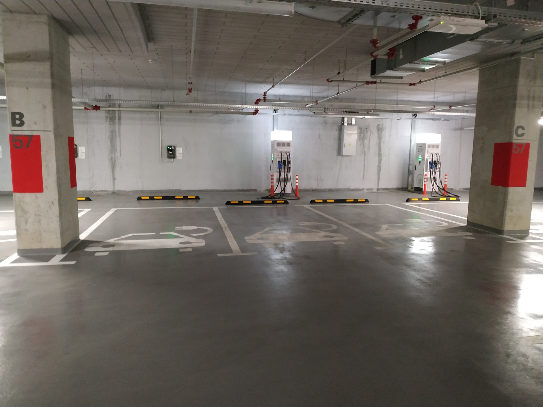 Hub w Galerii Młociny w Warszawie