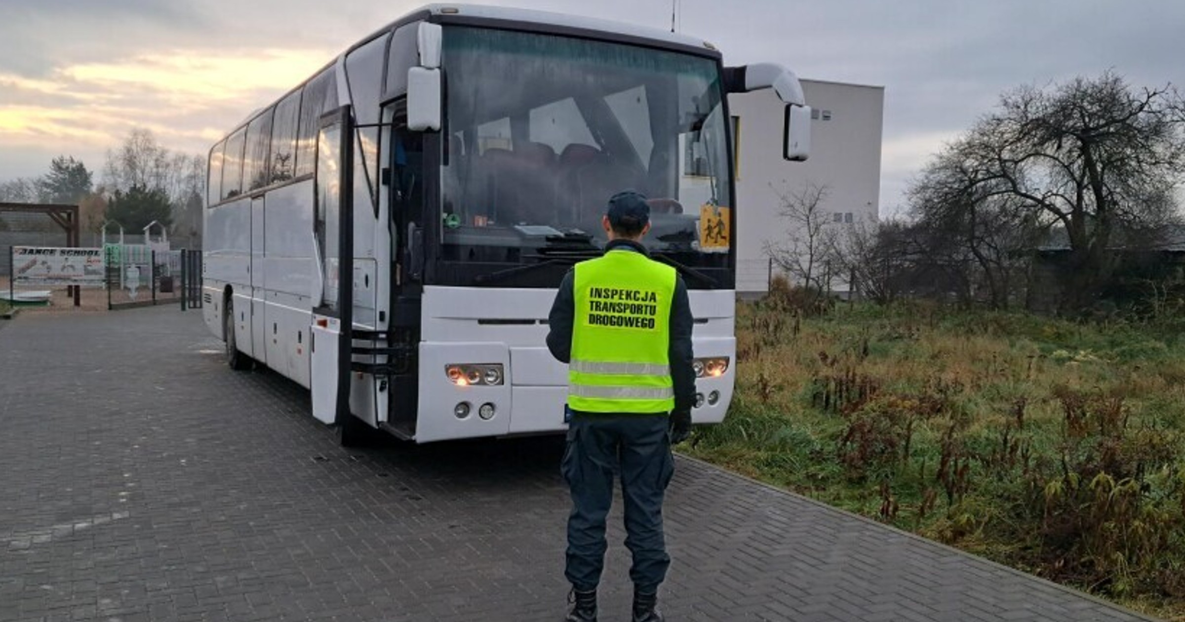 Po skontrolowaniu autokaru pojazd został czasowo wycofany z ruchu