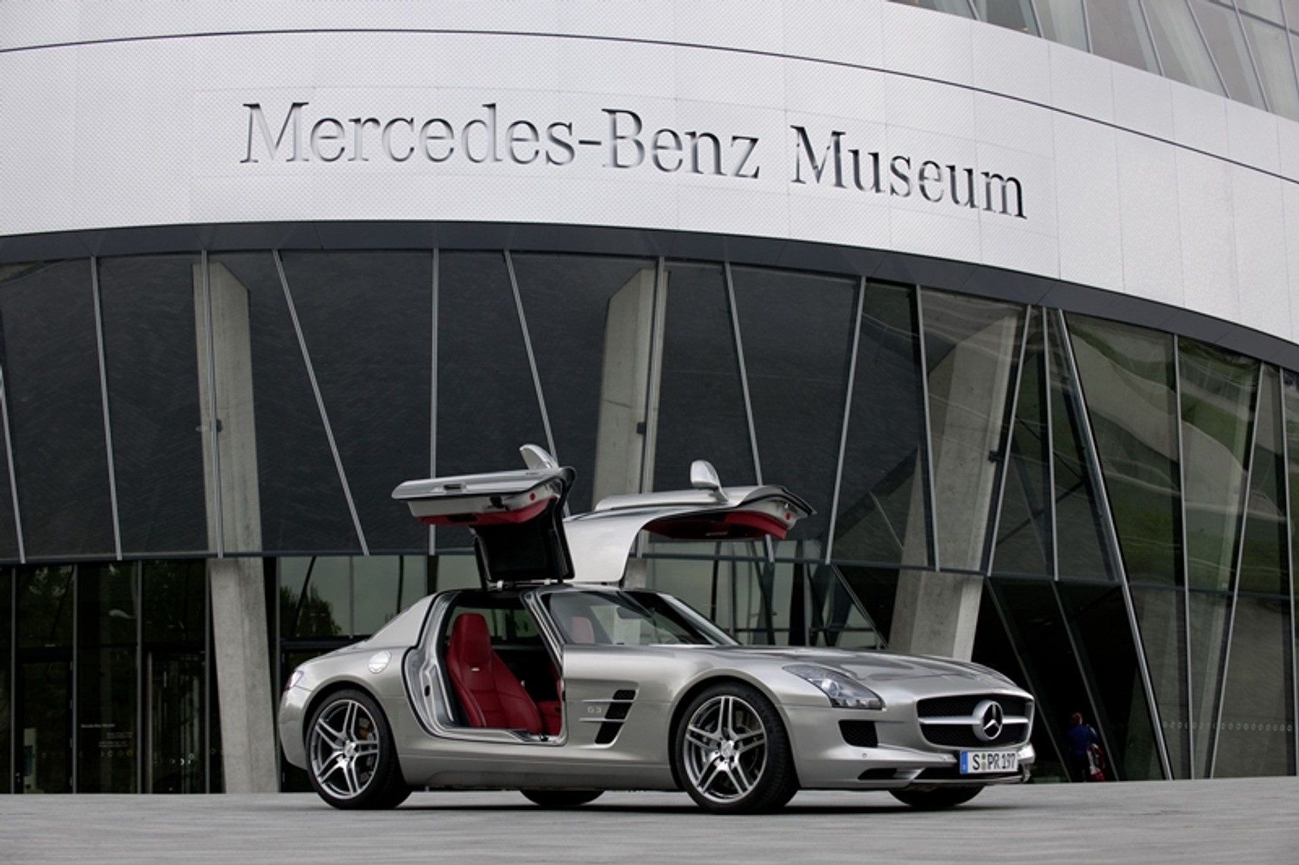 SLS AMG dostał skrzydeł