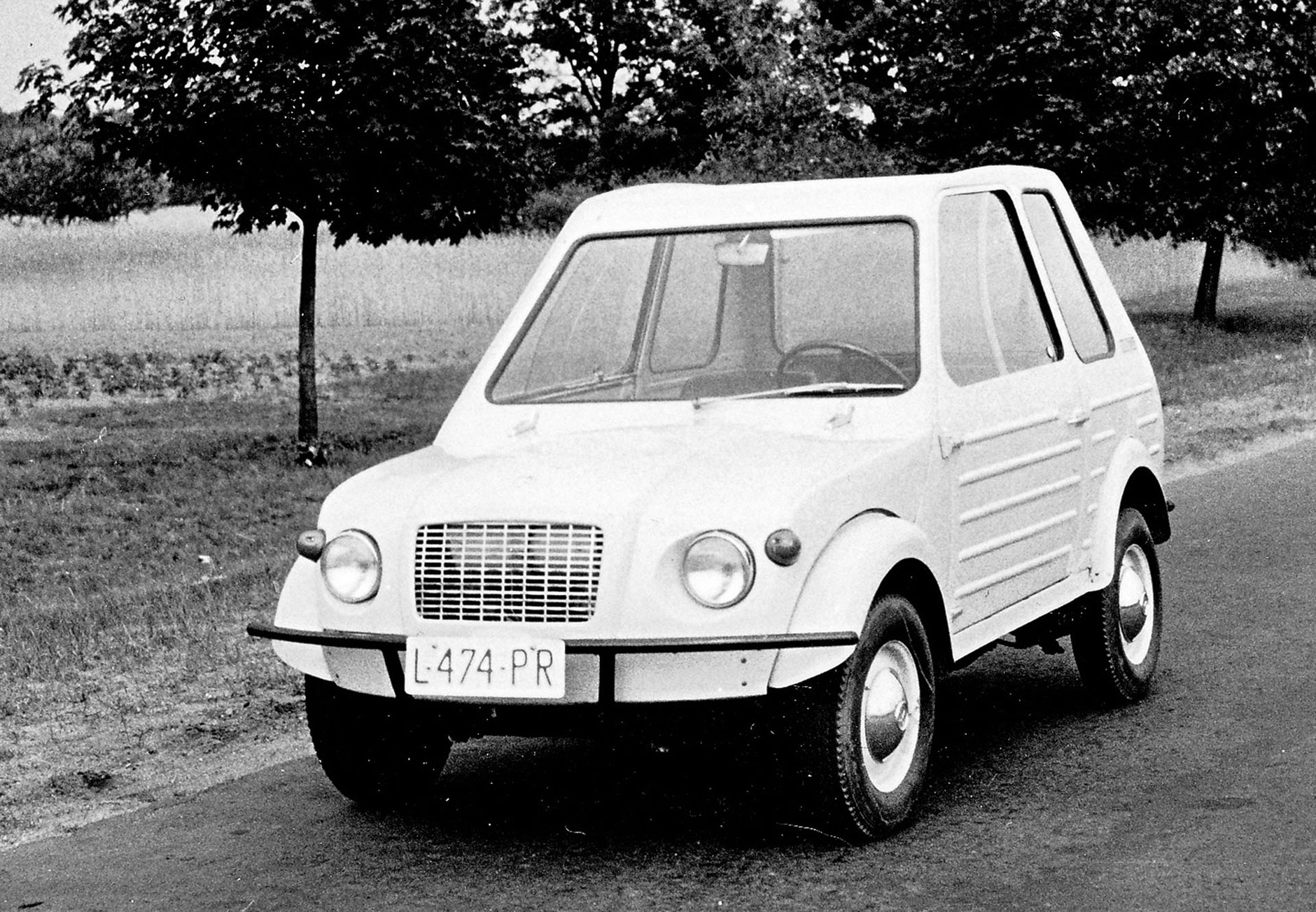 Prototypowe  konstrukcje mikrosamochodów - polski Gacek