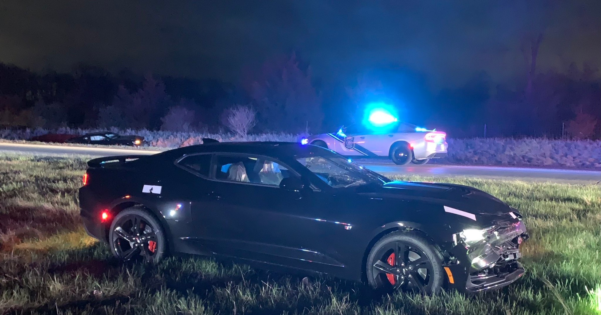 Chevrolet Camaro rozbity podczas pościgu